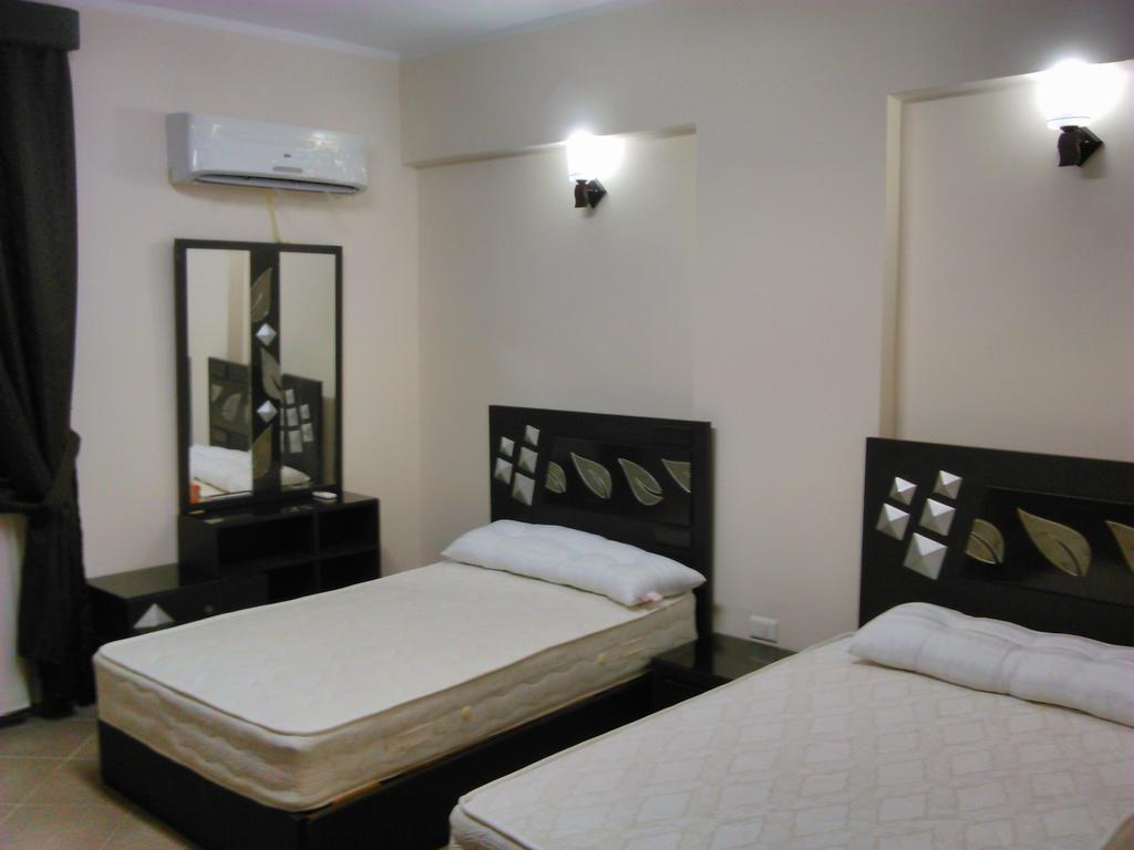 Three-Bedroom Apartment At Louly Beach Resort Ain Sukhna Phòng bức ảnh