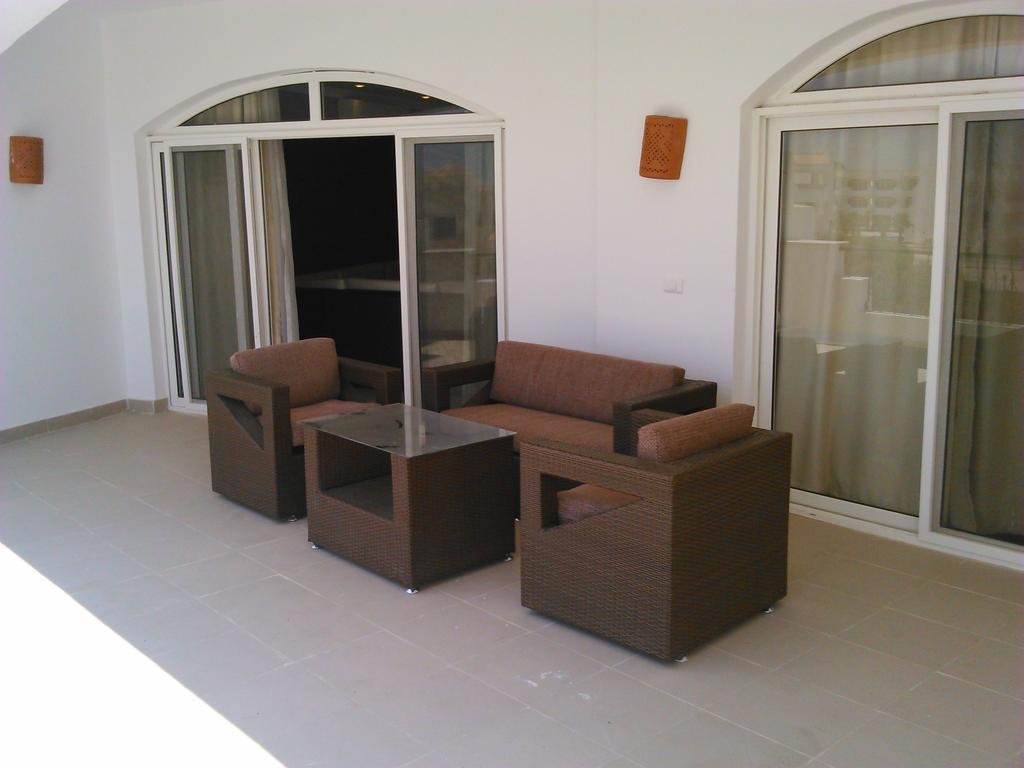 Three-Bedroom Apartment At Louly Beach Resort Ain Sukhna Phòng bức ảnh